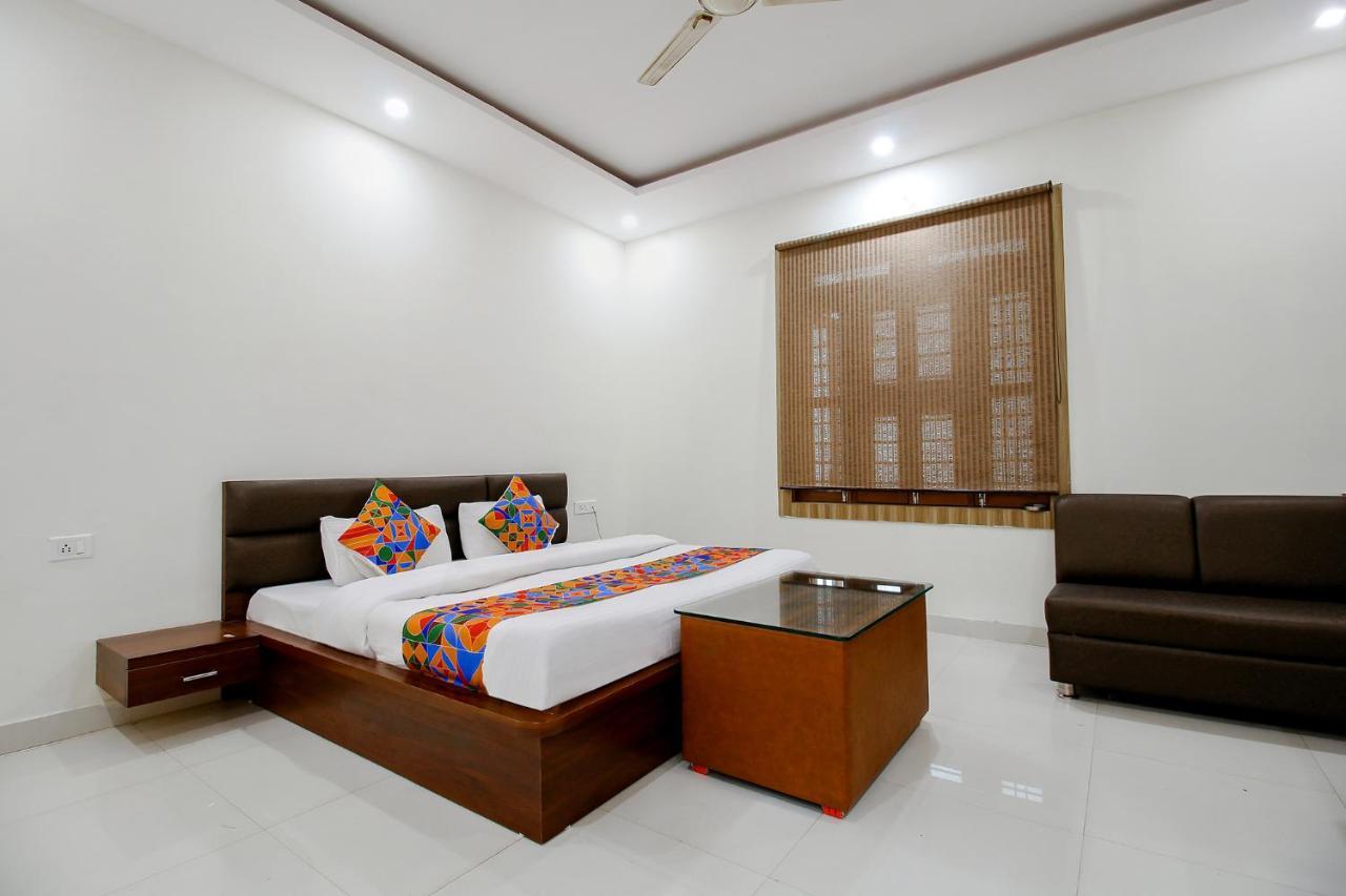 Fabexpress Yuvan Gouharganj Экстерьер фото