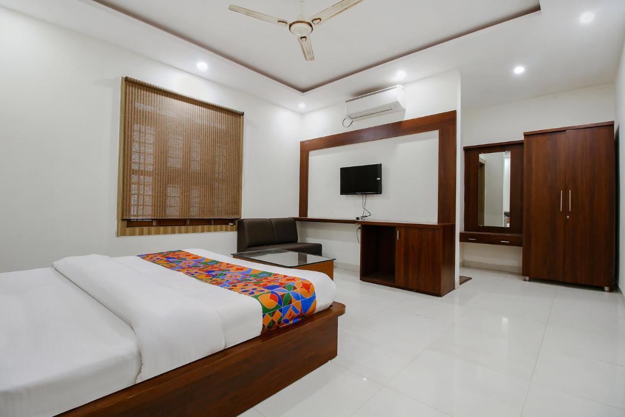 Fabexpress Yuvan Gouharganj Экстерьер фото
